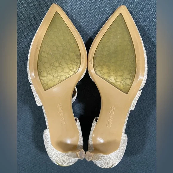 Calvin Klein Gella Pump - Picture 10 of 16